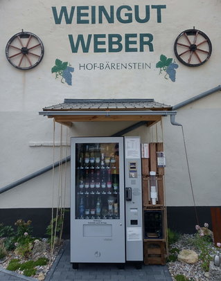 Weinautomat am Weingut Weber Hof-Bärenstein